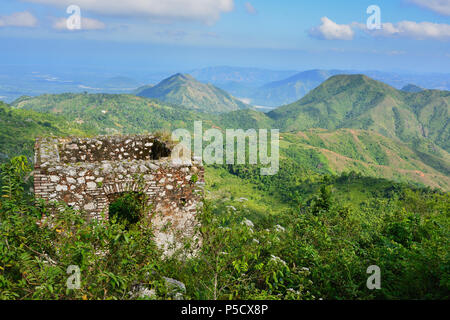 Gebirge über Haiti und bleibt der Französische Bouillabaisse la Ferriere auf der Spitze eines Berges gebaut Stockfoto