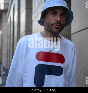 Mailand, Italien. 15 Juni, 2018. Mailand - 15 Juni 2018 Luca Imbimbo auf der Straße während der Mailand Fashion Week: Mauro Del Signore/Pacific Press/Alamy leben Nachrichten Stockfoto