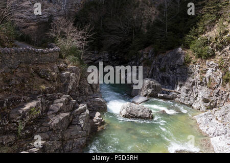 Fluss in Pyrenäen Stockfoto