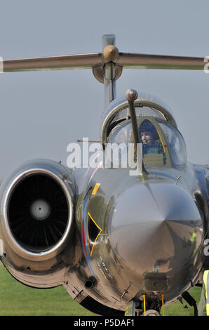 Blackburn Buccaneer S 2 Düsenflugzeug XW 544 Nach der Restaurierung für Taxi laufen bereit. Britische Kalten Krieg Fighter Bomber Jet. Pilot Stockfoto