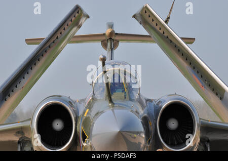 Blackburn Buccaneer S2B XW 544 vintage Jet. Demobilisierte ex Royal Air Force und Royal Navy Jet Bomber in privater Hand restauriert, um Taxi fährt. Stockfoto