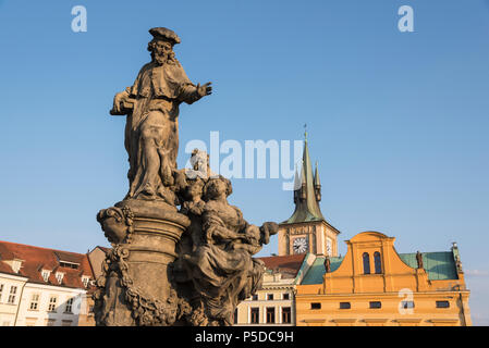 St. Ivo Statue auf der Karlsbrücke, Prag, Tschechische Republik Stockfoto