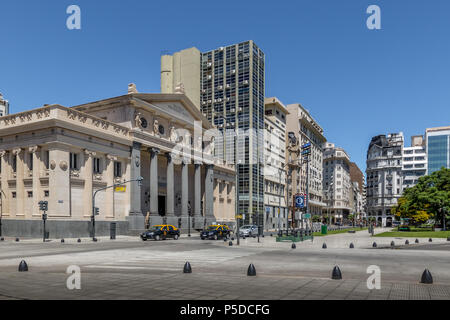 Plaza Lavalle mit Presidente Roca Schule - Buenos Aires, Argentinien Stockfoto