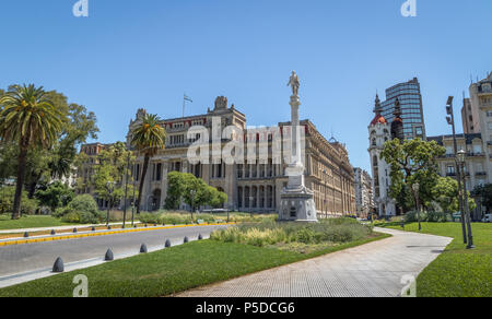 Plaza Lavalle mit Argentinien Supreme Court und Mirador Massue - Buenos Aires, Argentinien Stockfoto