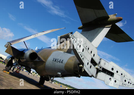 Blackburn Buccaneer S2B XW 544 vintage Jet. Demobilisierte ex Royal Air Force und Royal Navy Jet Bomber in privater Hand restauriert, um Taxi fährt. Stockfoto