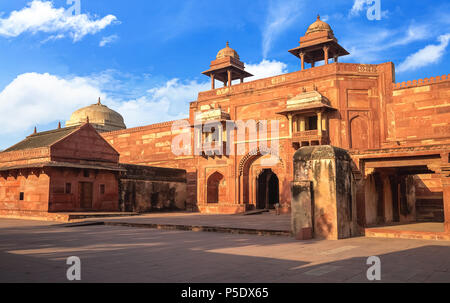 Fatehpur Sikri Eingangstor zu Jodha Bai Royal Palace. Fatehpur Sikri ist ein UNESCO Weltkulturerbe in Agra Uttar Pradesh. Stockfoto