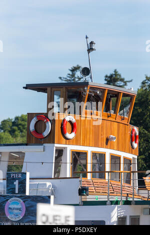 Die MV Teal, auf der Windermere See Cruiser Fleet, gefesselt an der Pier in Bowness-On-Windermere im Lake District National Park Stockfoto
