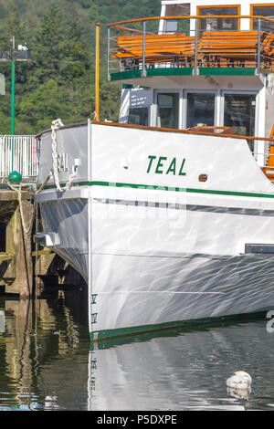 Die MV Teal, auf der Windermere See Cruiser Fleet, gefesselt an der Pier in Bowness-On-Windermere im Lake District National Park Stockfoto