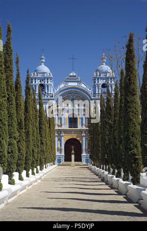 Mexiko. Ensenada de Morelos. Tempel und Ex-Convent von Santo Domingo de Guzman (18. und 19. Jahrhundert). Atrium und Fassade. Stockfoto