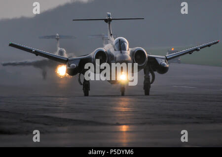 Blackburn Buccaneer S 2 B vintage Jets. Demobilisierte ex Royal Air Force und Royal Navy Jet Bomber in privater Hand restauriert, um Taxi fährt. Stockfoto