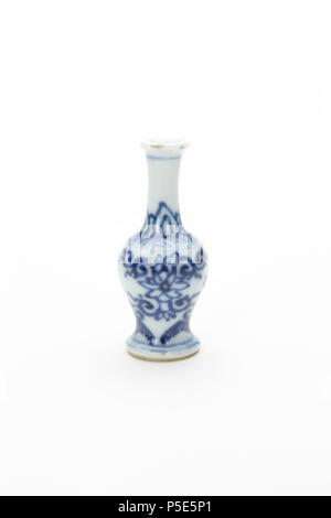 URI 211 Blå och Vit auf Chinesisch miniatyrvas av porslin från 1662-1722 - Skoklosters slott - 93525 Stockfoto