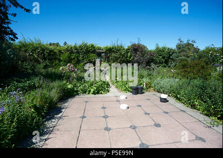 Outdoor Riese Entwürfe oder checkers Spiel in formalen Blumengarten, Burton Agnes Hall, East Riding von Yorkshire, England, UK, GB Stockfoto