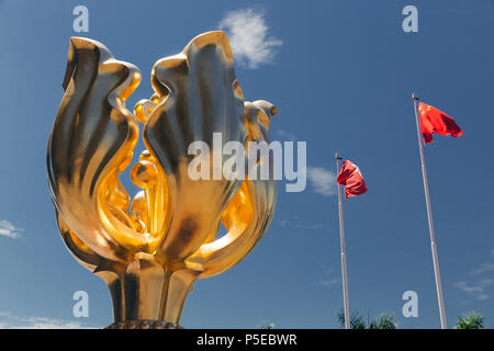 Hongkong - 29. MAI 2018: Golden Bauhinia Square Blume Denkmal Stockfoto