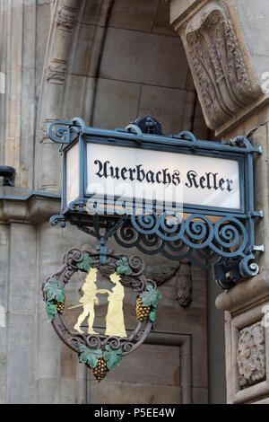 Tavern sign, Mädlerpassage, Auerbachs Keller Leipzig, Sachsen, Deutschland Stockfoto