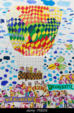 Die DDR-Bürger in einem Heißluftballon, wandbild zur Deutschen Einheit von Fischer-Art, Brühlarkade, Leipzig, Sachsen, Deutschland fliehen Stockfoto