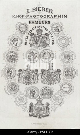 N/A. Englisch: revers CdV E. Bieber, Frau E. Bieber (Royal Warrant); Code von Waffen, Medaillen mit Vorder- und Rückseite der gegebenen Medaillen und Namen der Städte, wo die Ausstellungen stattfanden, English: Revers CdV E. Bieber Hofphotographin; Wappen Ihr Browser kann leider keine eingebetteten Frames anzeigen: allianzwappen von Friedrich III. Deutscher Kronprinz und Kronprinz von Preußen und seiner Gemahlin Victoria, links: Friedrich Karl von Preußen, rechts: Ludwig II. König von Bayern, unten: Ludwig IV. Großherzog von Hessen und bei Rhein (), Abbildungen der Vor- und Rückseite von erworbenen Auszeichnungen und Medaillen/beschrifteter Ausstel Stockfoto