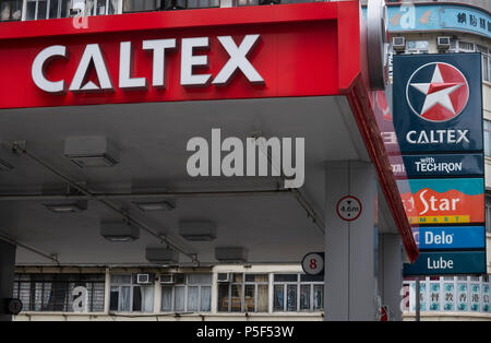 Ein Caltex Tankstelle in Sham Shui Po, Hongkong. Stockfoto