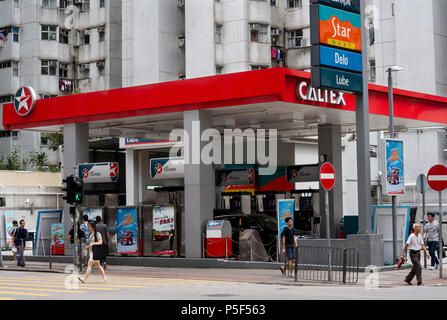 Ein Caltex Tankstelle in Sham Shui Po, Hongkong. Stockfoto