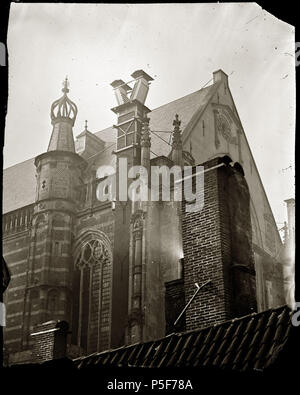 N/A. Deutsch: Beschreibung Dam 12:Nieuwe Kerk'', Exterieur'', als eine 439. Noorderdwarsschip met traptoren en noordgevel'', gezien vanaf Het dakvan Gravenstraat 22 (Ambachtsschool). Rechts: schoorsteen. Foto 5 van Serie van 7. Documenttype foto Vervaardiger Olie'', Jacob (1834-1905) Collectie Collectie Jakob Olie Jbz. Datering 1863 t/m 1864 Geografische naam Damm Gebouw Nieuwe Kerk Inventarissen Http://stadsarchief.amsterdam.nl/archief/10019 Afbeeldingsbestand10019A 000009 mit Dememorixer generiert. 1863 t/m 1864. Jakob Olie (1834-1905) Alternative Namen Jakob Olie Jbz Stockfoto