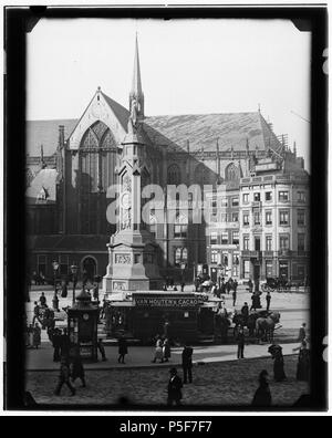 N/A. Deutsch: Beschreibung Dam-noordwestzijde Onderdeel van een 5-delig Panorama. Gezien vanuit Vijgendam 6 naar Koninklijk Paleis (ged.)'', Nieuwe Kerk en Dam 8 (ged.) (v. l. n. r.). Op de voorgrond: Naatje van de Dam (1914 afgebroken). Documenttype foto Vervaardiger Olie'', Jacob (1834-1905) Collectie Collectie Jakob Olie Jbz. Datering 8 September 1890 t/m 24 maart 1891 Geografische naam Damm Inventarissen Http://stadsarchief.amsterdam.nl/archief/10019 Afbeeldingsbestand10019A000014 mit Dememorixer generiert. 8. September 1890 t/m 24 maart 1891. Jakob Olie (1834-1905) ändern Stockfoto