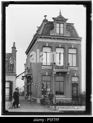 N/A. Deutsch: Beschreibung Diemen Ouderkerkerlaan. Documenttype foto Vervaardiger Olie'', Jacob (1834-1905) Collectie Collectie Jakob Olie Jbz. 1891 Datering Geografische naam Diemen Inventarissen Http://stadsarchief.amsterdam.nl/archief/10019 Afbeeldingsbestand10019A 001353 mit Dememorixer generiert. 1891. Jakob Olie (1834-1905) Alternative Namen Jakob Olie Jbz. Jakob Olie Jbzn. Beschreibung der niederländische Fotograf Geburtsdatum / Tod 19. Oktober 1834 25. April 1905 Ort der Geburt / Todes Amsterdam Amsterdam arbeiten Zeitraum 1847-1905 Arbeit Standort Amsterdam (1847-1905), Abcoude ( Stockfoto