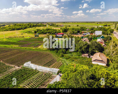 Typisches Dorf im zentralen Teil von Russland Stockfoto