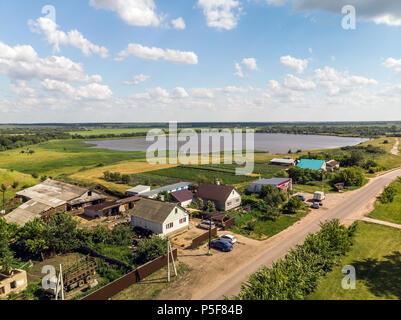 Typisches Dorf im zentralen Teil von Russland Stockfoto