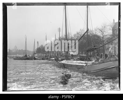 N/A. Deutsch: Beschreibung Amstel Gezien in noordelijke Richting naar Amsteldijk (links) en Weesperzijde (rechts). Documenttype foto Vervaardiger Olie'', Jacob (1834-1905) Collectie Collectie Jakob Olie Jbz. Januar 1903 Datering Geografische naam Amstel Inventarissen Http://stadsarchief.amsterdam.nl/archief/10019 Afbeeldingsbestand 010019001516 erzeugt mit Dememorixer. Januar 1903. Jakob Olie (1834-1905) Alternative Namen Jakob Olie Jbz. Jakob Olie Jbzn. Beschreibung der niederländische Fotograf Geburtsdatum / Tod 19. Oktober 1834 25. April 1905 Ort der Geburt / Todes Amsterdam Stockfoto