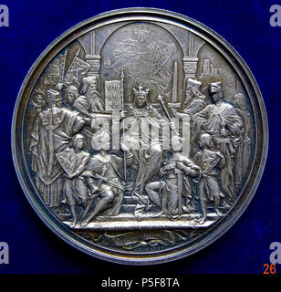 N/A. Englisch: eine seltene Medaillon d. = 61 mm. G AG 96.93. Rudolf I. von Deutschland, 1273 - 1291 An diesem Hoftag (Reichstag) Rudolf seine Söhne investiert, Albert und Rudolf II., mit der Herzogtümer Österreich und Steiermark und so legte das Fundament für das Haus Habsburg. Der König von Deutschland (König der Römer) Rudolf ich am Hoftag in Augsburg. Auf Blättern in exergue: '27. Dezember 1282 '/4 Zeilen: 'Sechs JAHRHUNDERTE MILDERE HERRSCHAFT WOBEN EIN HEILIG BAND VM FVERST VND VOLK', Umgebung: '* ZVR GEDENKFEIER DER BELEHNVNG HABSBVRGISCHER FVERSTEN MIT DEM STAMMLANDE OESTERREICH 27. Dezember 1882*'. Markenzeichen Stockfoto