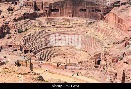 Das römische Theater in der verlorenen Stadt Petra, Jordanien Stockfoto