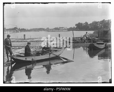 N/A. Deutsch: Beschreibung Amstel noordoostelijke Gezien in Richting naar Ouderkerkerdijk'', tegenover' Halfweg 't Kalfje'. Documenttype foto Vervaardiger Olie'', Jacob (1834-1905) Collectie Collectie Jakob Olie Jbz. Datering 25 augustus 1897 Geografische naam Amstel Inventarissen Http://stadsarchief.amsterdam.nl/archief/10019 Afbeeldingsbestand 010019001081 erzeugt mit Dememorixer. 25. August 1897. Jakob Olie (1834-1905) Alternative Namen Jakob Olie Jbz. Jakob Olie Jbzn. Beschreibung der niederländische Fotograf Geburtsdatum / Tod 19. Oktober 1834 25. April 1905 Ort der Geburt/d Stockfoto