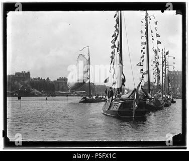 N/A. Deutsch: Beschreibung Amstel noordwestelijke Gezien in Richting. Links ist Amsteldijk/ingang Stadhouderskade/Sarphatikade/Hogesluis (Brug nr. 246). Rechts ist Clubgebouw 'de Hoop''', Weesperzijde/Amstel Hotel (ged.). 50 jarig bestaan Roei-en Zeilvereniging 'De Hoop'. Documenttype foto Vervaardiger Olie'', Jacob (1834-1905) Collectie Collectie Jakob Olie Jbz. 17. Juni 1898 Datering Geografische naam Amstel Inventarissen Http://stadsarchief.amsterdam.nl/archief/10019 Afbeeldingsbestand10019A 001005 mit Dememorixer generiert. 17. Juni 1898. Jakob Olie (1834-1905) Alte Stockfoto