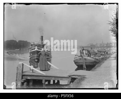 N/A. Deutsch: Beschreibung Amstel Gezien in noordelijke Richting naar de Amsteldijk vanaf de Weesperzijde. Steiger van veerboot naar Ouderkerk aan de Amstel'', bij de Brug chollenbrug" (nr. 340). Documenttype foto Vervaardiger Olie'', Jacob (1834-1905) Collectie Collectie Jakob Olie Jbz. Oktober 1900 Datering Geografische naam Amstel Inventarissen Http://stadsarchief.amsterdam.nl/archief/10019 Afbeeldingsbestand 010019001312 erzeugt mit Dememorixer. Oktober 1900. Jakob Olie (1834-1905) Alternative Namen Jakob Olie Jbz. Jakob Olie Jbzn. Beschreibung der niederländische Fotograf Da Stockfoto