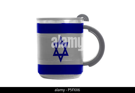 Thermos Travel Mug mit Flagge Israel isoliert auf weißem Hintergrund Stockfoto