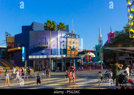 Orlando, USA - 9. Mai 2018: Die Universal City Walk ist der Mall am Eingang der Universal Studios Orlando Stockfoto