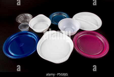 Kunststoffplatten, Plastikgeschirr, Einweggeschirr, plastik Müll, Suppe,  Platten, weiss Stockfotografie - Alamy