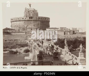 . Hinweis: Zur Dokumentation der ursprünglichen Beschreibung wurde beibehalten. Sachliche Korrekturen und alternative Beschreibungen werden getrennt von der ursprünglichen Beschreibung gefördert. Castel Sant'Angelo. Fotografi. Svenska: Castello di S. Angelo. Rom, Italien. Fotografierna LXVI: K.G., 01.-193. Ist inköpta av Johanna Kempe, w. Wallis, ich Rom, Neapel, Taormina, Syrakus Palermo vid Hennes och vistelse ich nämnda städer tillsammans med Sünde Dotter och svärson, Wilhelmina och Walther von Hallwyl, fröknarna dotterdottern Irma samt Caroline Pflaum och Ida Uhse unte rderas Resa bis Rom och Neapel, Genom s Stockfoto