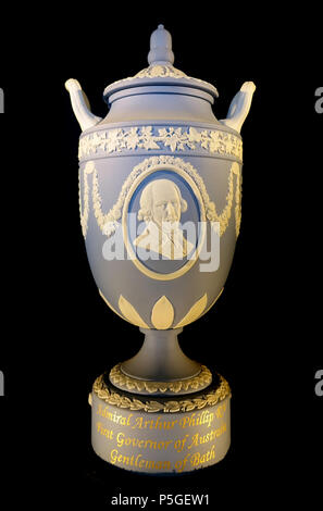 N/A. Englisch: Tribut Vase für Admiral Arthur Phillip RN, Gründer und erster Gouverneur von Australien, sehr geehrte Bürger von Bad in seinem Ruhestand, 1806-1814, Wedgwood - Bath, England. 24 Mai 2016, 12:20:29. Daderot 61 Admiral Arthur Phillip RN, Gründer und erster Gouverneur von Australien, sehr geehrte Bürger von Bad in seinem Ruhestand, 1806-1814, Wedgwood - Bath, England - DSC 09902 Stockfoto