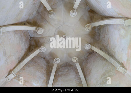 N/A. Englisch: Innenansicht von Lacock Abbey - Wiltshire, England. 26 Mai 2016, 10:58:42. Daderot 285 Decke Ornament - Lacock Abbey - Wiltshire, England - DSC 00920 Stockfoto