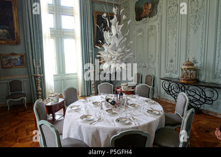 N/A. Englisch: Innenansicht der Waddesdon Manor - Buckinghamshire, England. 8 Juni 2016, 08:52:22. Daderot 211 blauen Speisesaal - Waddesdon Manor - Buckinghamshire, England - DSC 07799 Stockfoto