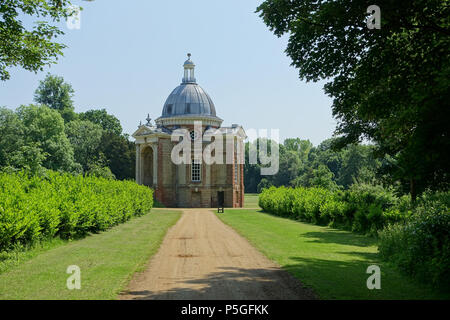 N/A. Englisch: Archer Pavillon - Wrest Park - Bedfordshire, England. Errichtet 1709-11 nach Entwürfen von Thomas Archer für Henry de Grau, Herzog von Kent. Denkmalgeschützte Gebäude, die Nummer 1113807. 9 Juni 2016, 07:27:19. Daderot 119 Archer Pavillon - Wrest Park - Bedfordshire, England - DSC 08123 Stockfoto