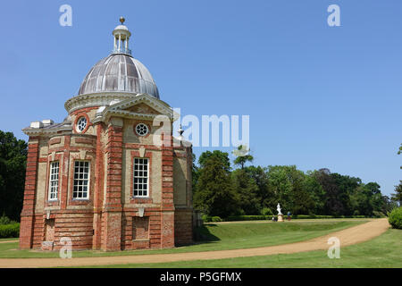 N/A. Englisch: Archer Pavillon - Wrest Park - Bedfordshire, England. Errichtet 1709-11 nach Entwürfen von Thomas Archer für Henry de Grau, Herzog von Kent. Denkmalgeschützte Gebäude, die Nummer 1113807. 9 Juni 2016, 07:47:21. Daderot 119 Archer Pavillon - Wrest Park - Bedfordshire, England - DSC 08171 Stockfoto