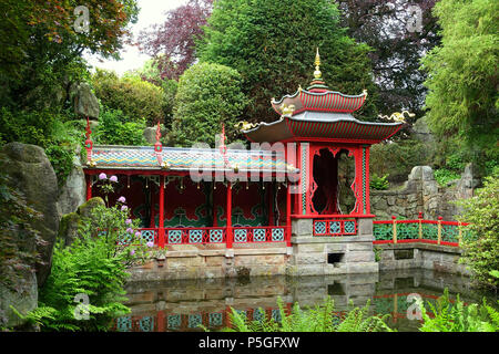 N/A. Englisch: Chinesischer Tempel - Biddulph Grange Garden - Staffordshire, England. 11 Juni 2016, 07:59:26. Daderot 339 chinesische Tempel - Biddulph Grange Garden - Staffordshire, England - DSC 09381 Stockfoto