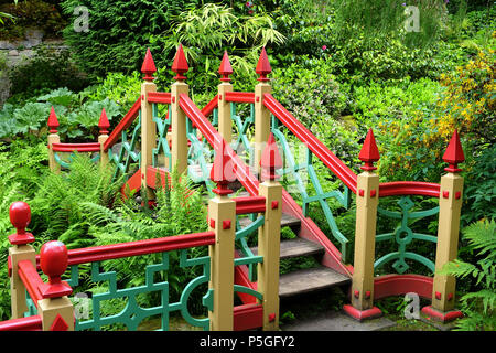 N/A. Englisch: China - Biddulph Grange Garden - Staffordshire, England. 11 Juni 2016, 07:59:35. Daderot 339 chinesische Brücke - Biddulph Grange Garden - Staffordshire, England - DSC 09383 Stockfoto