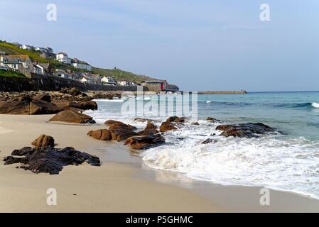 Whitesands Bay bei Sennen Cove an einem Sommertag, Cornwall, England, Großbritannien Stockfoto