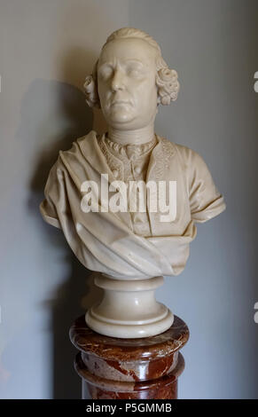 N/A. Englisch: Skulptur im Shugborough Hall - Staffordshire, England. 13 Juni 2016, 08:09:05. Daderot 61 Admiral Sir George Anson, Baron Anson von Soberton (1697-1762) von Joseph Wilton RA, 1750, Marmor - Shugborough Hall - Staffordshire, England - DSC00296 Stockfoto