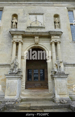 N/A. Englisch: Brunnen Halle - North Yorkshire, England. 14 Juni 2016, 06:56:51. Daderot 544 Fassade Eintrag - Brunnen Halle - North Yorkshire, England - DSC 00516 Stockfoto