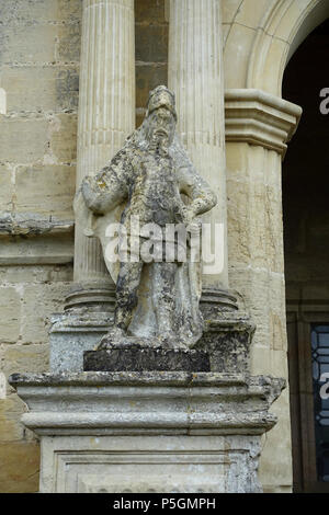 N/A. Englisch: Brunnen Halle - North Yorkshire, England. 14 Juni 2016, 07:03:45. Daderot 544 Fassade Eintrag Statue, 1 von 2 - Brunnen Halle - North Yorkshire, England - DSC 00537 Stockfoto