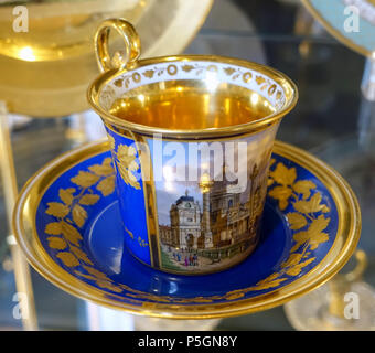 N/A. Englisch: Los in Chatsworth House - Derbyshire, England angezeigt. 18 Juni 2016, 10:43:08. Daderot 395 Cup, Keramik - Chatsworth House - Derbyshire, England - DSC 03308 Stockfoto