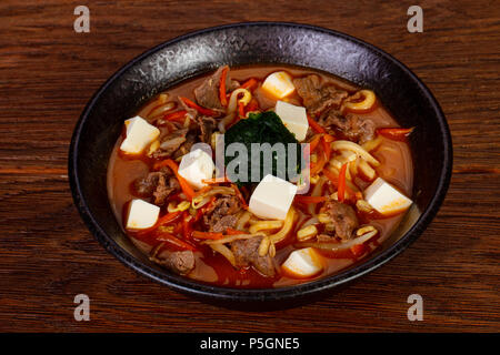 Japanisch Suppe Ramen mit Tofu und Rindfleisch Stockfoto